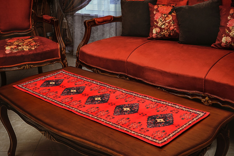 رومیزی مخمل طرح دشت شقایق (آستر ساتن)