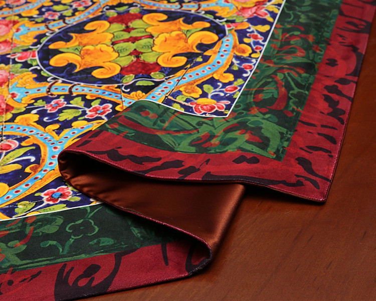 رومیزی مخمل طرح رزینا (آستر ساتن)